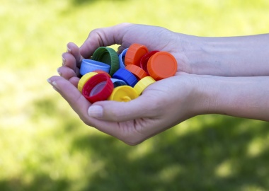 Sammle Plastikflaschendeckel!